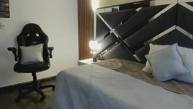 Kittie Vixen online show from 04/17/26, 07:17