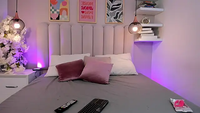 Madie amoretti online show from 04/17/26, 12:30