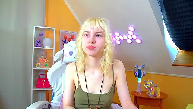 HannahHollis online show from 04/24/26, 06:16