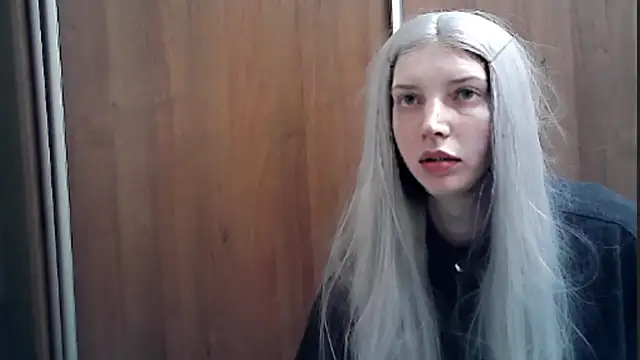 Crimson Lady online show from 05/15/26, 09:11