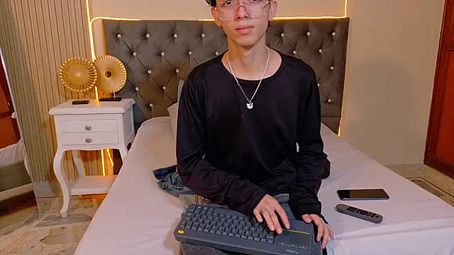 Twink Sebas7 online show from 07/02/26, 12:22