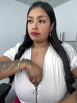 Snapshot of Simplemente_Aurora chatting on 06/05/26, 08:47 Simplemente Aurora online show from 06/05/26, 08:47