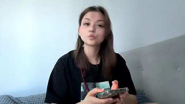 Thyeiysyla online show from 04/22/26, 11:12