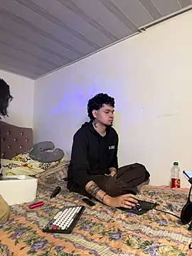 hotlatinocouple   online show from 04/23/26, 05:52