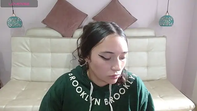 Marianne Cam online show from 04/17/26, 04:21