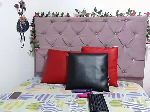 eimy rosse25 online show from 06/03/26, 11:21