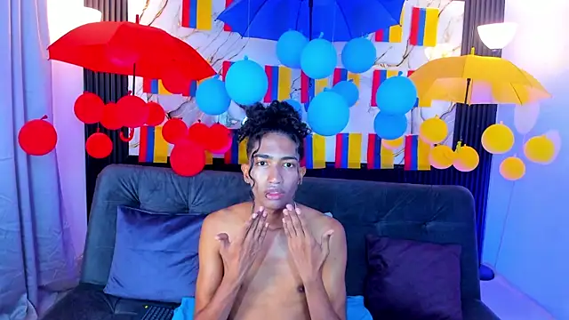 triiangel latinboy online show from 06/18/26, 12:09