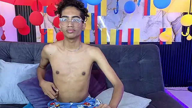triiangel latinboy online show from 07/06/26, 12:24