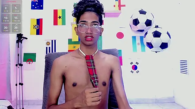 triiangel latinboy online show from 07/10/26, 12:41