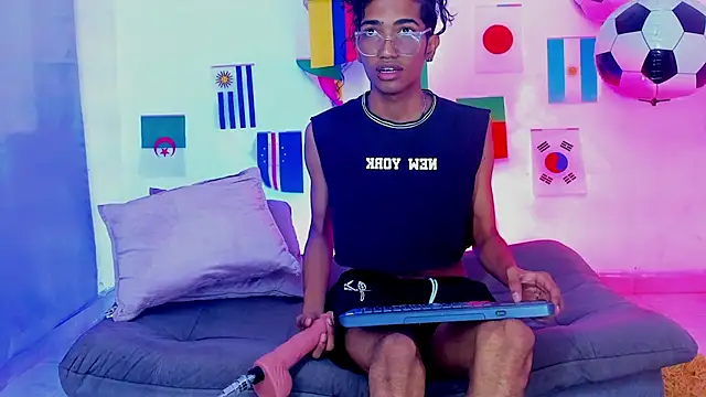 triiangel latinboy online show from 07/19/26, 12:42