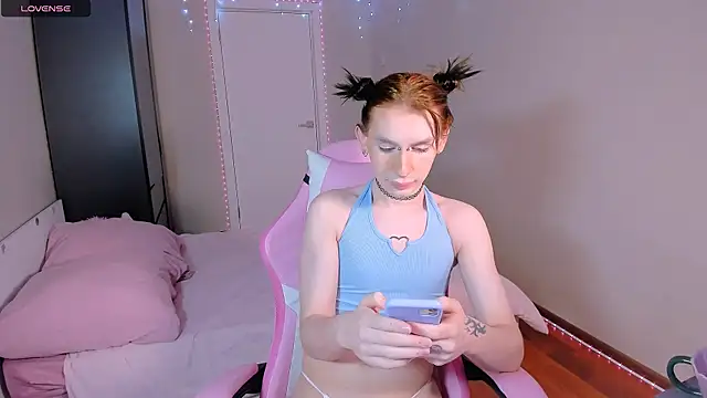 Mikaella Nicole online show from 04/11/26, 08:24