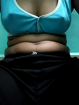 Snapshot of Tamil_Cindrella chatting on 06/11/26, 06:33 Tamil Cindrella online show from 06/11/26, 06:33