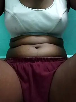 Snapshot of Tamil_Cindrella chatting on 06/18/26, 05:51 Tamil Cindrella online show from 06/18/26, 05:51