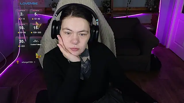 QwertyAnnie Lbo online show from 04/17/26, 01:30