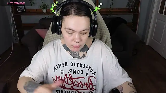 QwertyAnnie Lbo online show from 04/20/26, 04:32