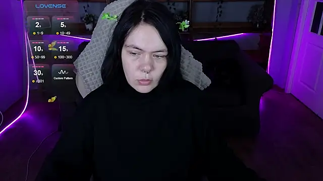 QwertyAnnie Lbo online show from 04/22/26, 08:28