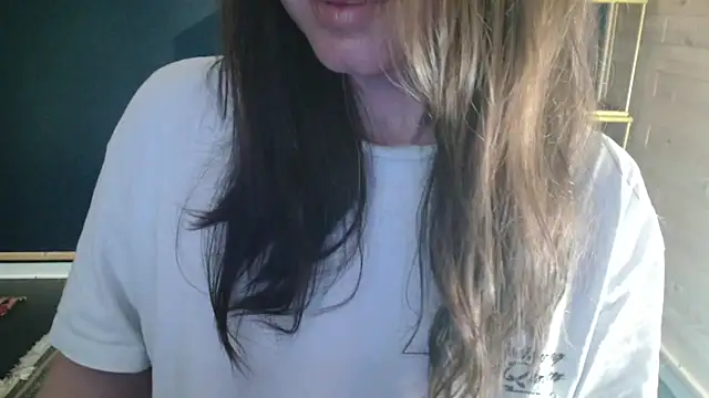 Snapshot of NicoleLove_ chatting on 05/30/26, 04:31 NicoleLove online show from 05/30/26, 04:31