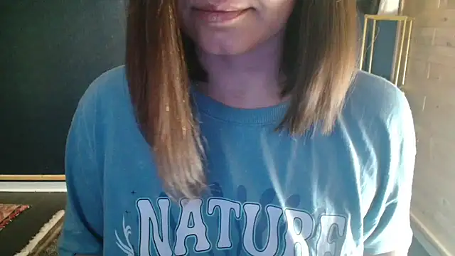 Snapshot of NicoleLove_ chatting on 06/17/26, 04:59 NicoleLove online show from 06/17/26, 04:59