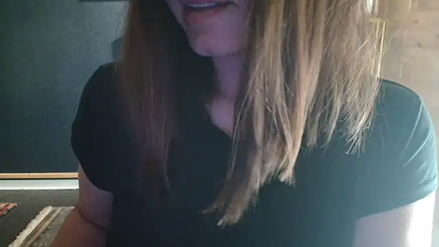 Snapshot of NicoleLove_ chatting on 06/25/26, 05:34 NicoleLove online show from 06/25/26, 05:34