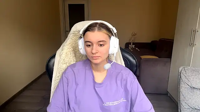 LueIvins online show from 04/24/26, 06:16