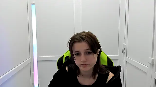 GoldenKiss online show from 04/13/26, 06:30