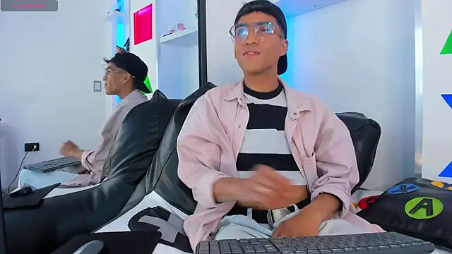 Aziel Jenner online show from 04/21/26, 04:19