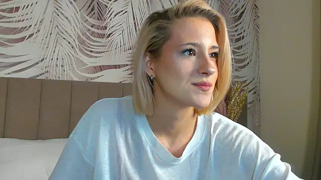 Lizzyvega online show from 04/17/26, 01:52