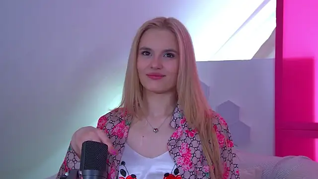 LeaLamour online show from 04/14/26, 06:41