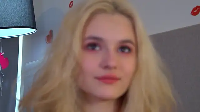 LeaLamour online show from 04/24/26, 06:16