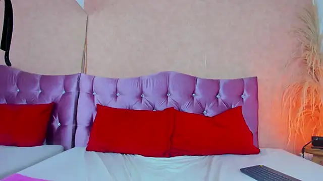 MIIA JHONS online show from 04/29/26, 05:06