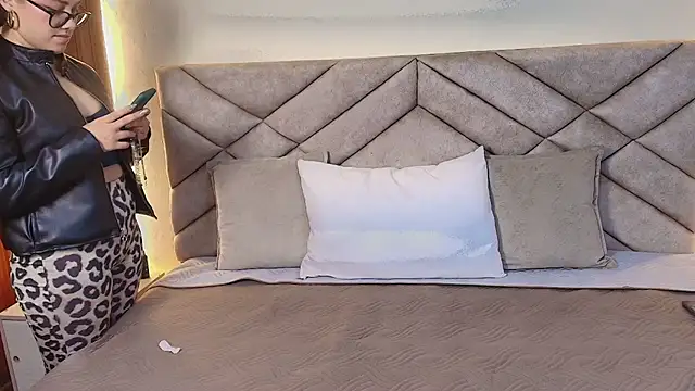 NoahAndGaia online show from 04/23/26, 07:16