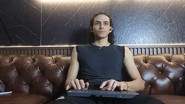 LucaAlessi online show from 04/18/26, 01:26