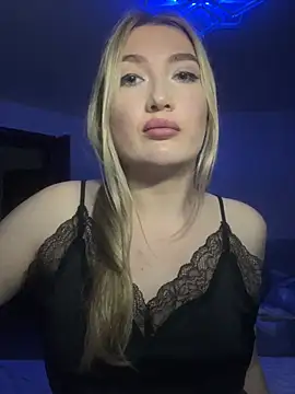Snapshot of Mira_royy chatting on 05/27/26, 05:54 Mira royy online show from 05/27/26, 05:54