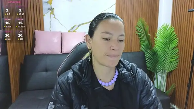 Snapshot of alonddra_tay chatting on 06/28/26, 11:49 alonddra tay online show from 06/28/26, 11:49