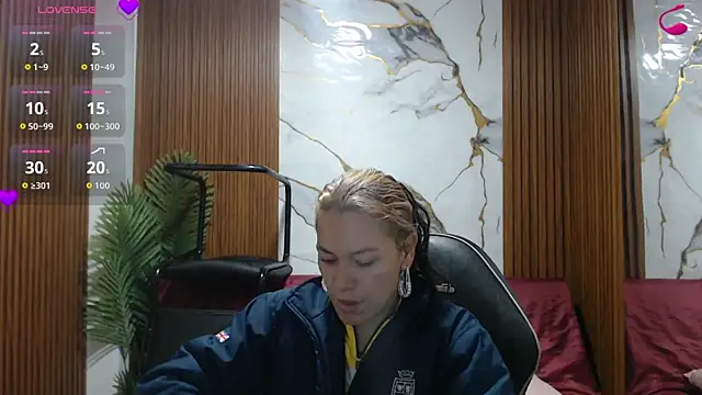 Snapshot of alonddra_tay chatting on 07/20/26, 11:45 alonddra tay online show from 07/20/26, 11:45