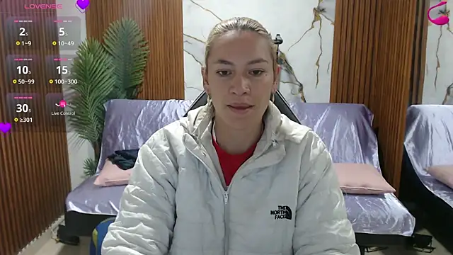 Snapshot of alonddra_tay chatting on 07/24/26, 12:03 alonddra tay online show from 07/24/26, 12:03