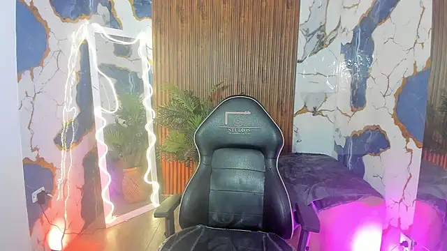 Ellis tay online show from 04/21/26, 07:50