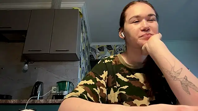 ValiriaX online show from 04/23/26, 01:57