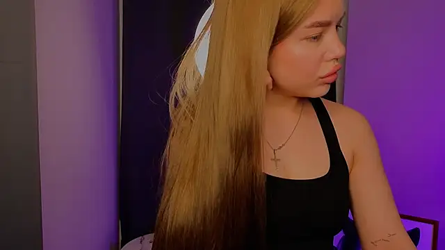 DelenaRines online show from 04/19/26, 07:05