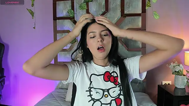 Snapshot of VIOLET_19XXX chatting on 06/10/26, 12:37 VIOLET 19XXX online show from 06/10/26, 12:37