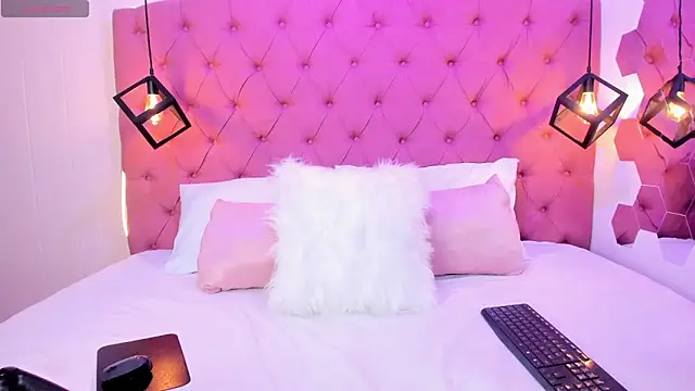 Emilycollson27 online show from 04/17/26, 05:49