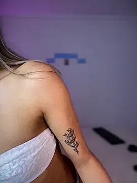 SweetTroubleeX online show from 04/16/26, 02:40