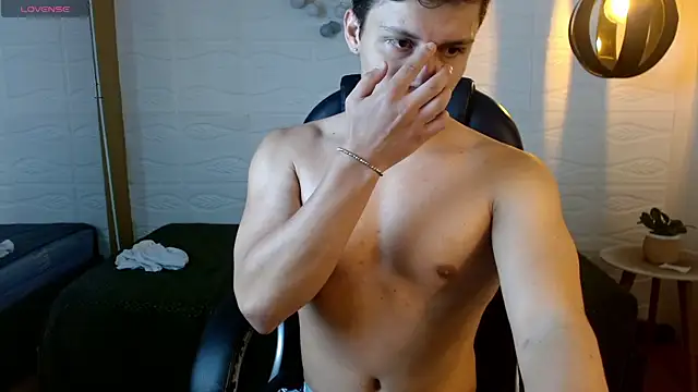 Zayn clausen online show from 04/28/26, 05:51