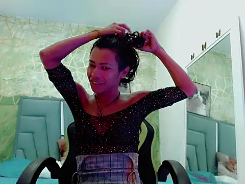 Naomisaenz01 online show from 06/01/26, 09:38