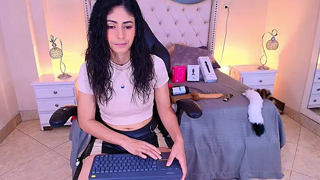 elizabeth santos1 online show from 07/18/26, 10:35