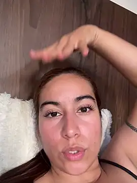Snapshot of Aitana_Lux chatting on 04/16/26, 09:39 Aitana Lux online show from 04/16/26, 09:39