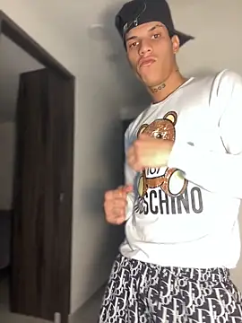 sintabusexo01 online show from 04/22/26, 03:09