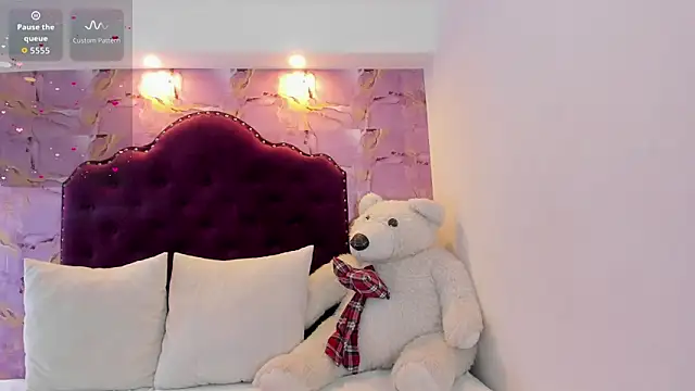 luna bloomm  online show from 05/20/26, 04:40