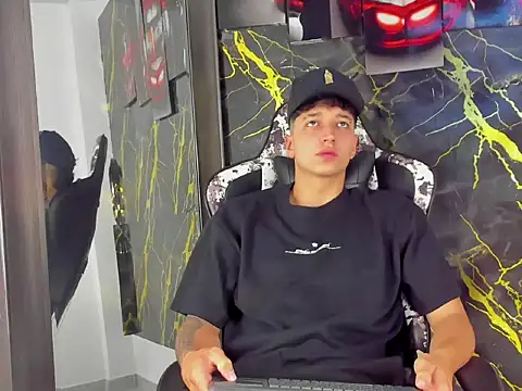 eithan boy  online show from 04/19/26, 11:53