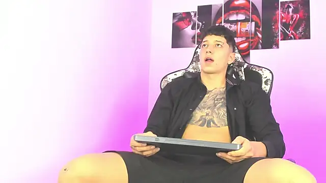 Snapshot of eithan_boy_ chatting on 06/28/26, 12:00 eithan boy online show from 06/28/26, 12:00